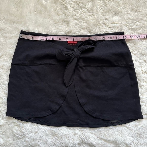 Spanx Skirt Wrap And Go Mini Athletic Tie Front Mesh Panel Black S/M - Picture 12 of 12